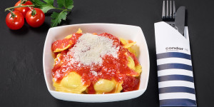 Beitragsbild des Blogbeitrags Condor regionale Business mit Besteck und Geschirr
