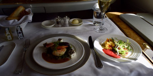 Beitragsbild des Blogbeitrags Emirates erweitert Inflight Meal Preordering