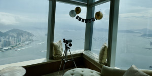Beitragsbild des Blogbeitrags Über den Wolken: Ritz-Carlton Hong Kong – Deluxe Victoria Harbour View Suite 