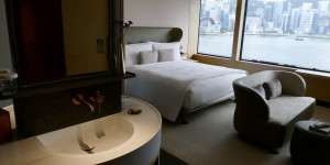 Beitragsbild des Blogbeitrags SCHWIERIG: Regent Hong Kong – Premium Harbour View Room 