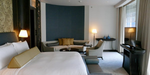 Beitragsbild des Blogbeitrags REVIEW: Waldorf Astoria Bangkok – Deluxe Suite