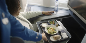Beitragsbild des Blogbeitrags Essen in KLM Business vorbestellen 