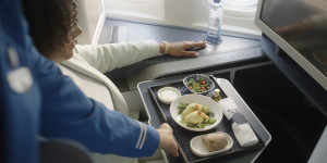 Beitragsbild des Blogbeitrags Essen in KLM Business vorbestellen