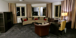 Beitragsbild des Blogbeitrags REVIEW: Lindner Main Plaza Frankfurt – Suite