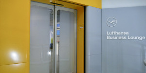Beitragsbild des Blogbeitrags REVIEW: Lufthansa Business Lounge Frankfurt B-West (Non-Schengen)