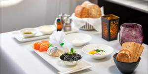 Beitragsbild des Blogbeitrags Qatar Airways mit Kaviar auf ausgewählten Strecken