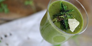 Beitragsbild des Blogbeitrags Grünkohlsuppe mit Camenbert