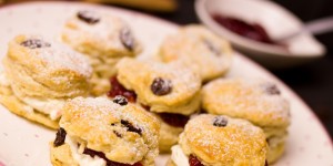 Beitragsbild des Blogbeitrags London calling! Scones & Gurkensandwich mit der Queen 