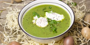 Beitragsbild des Blogbeitrags Bärlauchcremesuppe mit pochiertem Ei