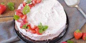 Beitragsbild des Blogbeitrags Erdbeer-Cheesecake ohne Backen