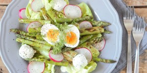 Beitragsbild des Blogbeitrags Bunter Spargelsalat vom Grill 