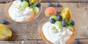 Beitragsbild des Blogbeitrags Topfen-Marillencreme mit Früchten