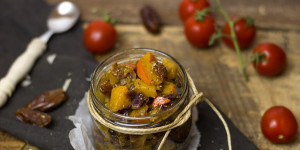 Beitragsbild des Blogbeitrags Kürbis-Sugo mit Datteln