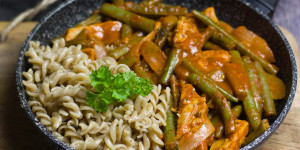 Beitragsbild des Blogbeitrags Fisolengulasch mit Nudeln