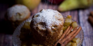 Beitragsbild des Blogbeitrags Birnen-Ingwer-Muffins mit Birnenragout