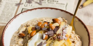 Beitragsbild des Blogbeitrags Kaffee-Porridge mit Honigbanane