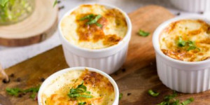 Beitragsbild des Blogbeitrags Zitroniges Kartoffel-Bärlauch-Gratin mit Pilzen