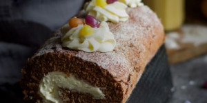 Beitragsbild des Blogbeitrags Kakao-Roulade mit Eierlikörcreme