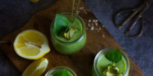 Beitragsbild des Blogbeitrags Zitronige Grill-Zucchini-Suppe 