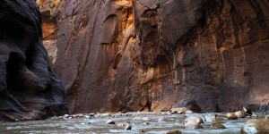 Beitragsbild des Blogbeitrags Im Fluss wandern – The Narrows im Zion Nationalpark