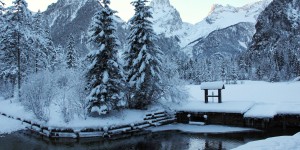 Beitragsbild des Blogbeitrags Winterwonderland beim Schiederweiher in Hinterstoder 