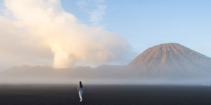 Beitragsbild des Blogbeitrags Mt. Bromo auf Java auf eigene Faust erkunden – Tipps zu Anreise und Übernachtung