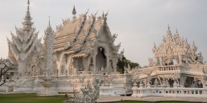 Beitragsbild des Blogbeitrags Reiseguide Chiang Rai – weißer Tempel, blauer Tempel und Big Buddha 