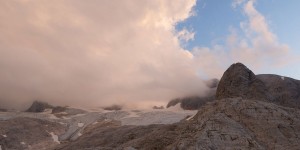 Beitragsbild des Blogbeitrags Wanderung über die Simonyhütte zum hohen Gjaidstein mit Ausblick auf den Dachstein 
