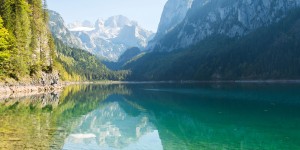 Beitragsbild des Blogbeitrags Gosausee in Oberösterreich – ein perfekter Platz zum Verweilen & die schönsten Klettersteige 