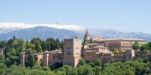 Beitragsbild des Blogbeitrags Sehenswertes in Granada und Reisetipps für die Alhambra in Andalusien