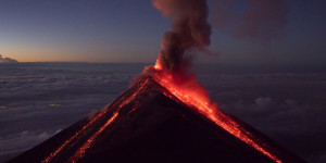 Beitragsbild des Blogbeitrags Wanderung auf den Acatenango in Guatemala mit Blick auf aktiven Vulkan Fuego  – Mein Highlight in Guatemala 