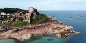 Beitragsbild des Blogbeitrags Urlaub auf der Kanalinsel Jersey – die besten Sehenswürdigkeiten