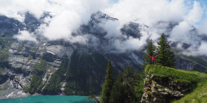 Beitragsbild des Blogbeitrags Oeschinensee in der Schweiz – Einer der schönsten Bergseen in Europa 
