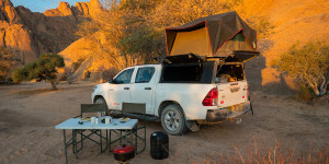Beitragsbild des Blogbeitrags Reisetipps für einen Roadtrip in Namibia – alles was du VOR der Reise wissen solltest