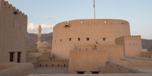 Beitragsbild des Blogbeitrags Rundreise Oman – 8-10 Tage Roadtrip Route & Sehenswürdigkeiten