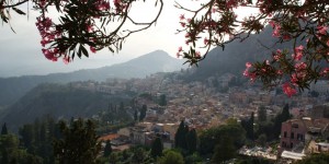 Beitragsbild des Blogbeitrags FlugenteInTown: Spaziergang durch Taormina