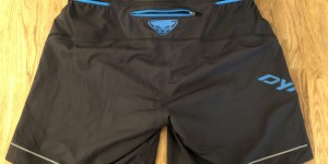 Beitragsbild des Blogbeitrags Dynafit Alpine Pro 2in1 Laufhose und Trekking