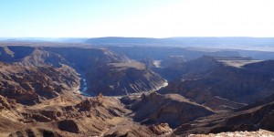 Beitragsbild des Blogbeitrags Fish River Canyon und //Karas: Namibias karger Süden 