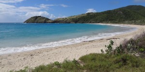 Beitragsbild des Blogbeitrags Ein Tag auf Antigua: Traumhafte Wanderung zur Rendezvous Bay