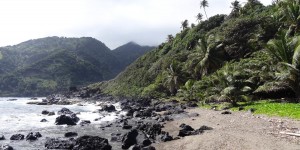Beitragsbild des Blogbeitrags Ein Tag auf St. Vincent: Schwarze Lava, grüne Berge 