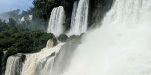 Beitragsbild des Blogbeitrags Zwei Tage Iguazu-Wasserfälle: Naturwunder in Brasilien und Argentinien