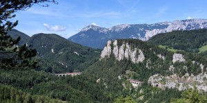 Beitragsbild des Blogbeitrags Bahnwanderweg Semmering: Ein wunderbarer Tagesausflug von Wien 