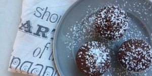 Beitragsbild des Blogbeitrags Zucchini-Muffins mit Pistazien am #muffinmonday 