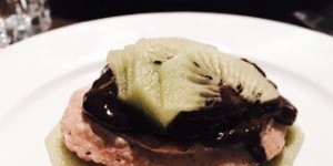 Beitragsbild des Blogbeitrags Glutenfreie Bananen-Pancakes mit zuckerfreier Schokocreme 