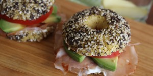 Beitragsbild des Blogbeitrags Karfiol-Bagels, glutenfreie Köstlichkeiten