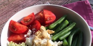 Beitragsbild des Blogbeitrags Reissalat mit grünen Bohnen, gesunder Genuss in der Hitze 