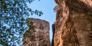 Beitragsbild des Blogbeitrags Unterwegs nach Shumen – Steinskulpturen und der Reiter von Madara