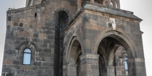 Beitragsbild des Blogbeitrags Sankt-Hripsime-Kirche in Etschmiadsin 