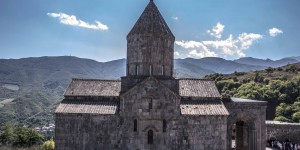 Beitragsbild des Blogbeitrags Von der Stadt Goris zum Kloster Tatew