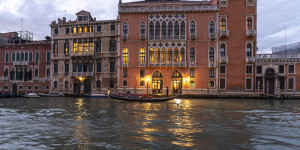 Beitragsbild des Blogbeitrags Canal Grande in der Dämmerung 